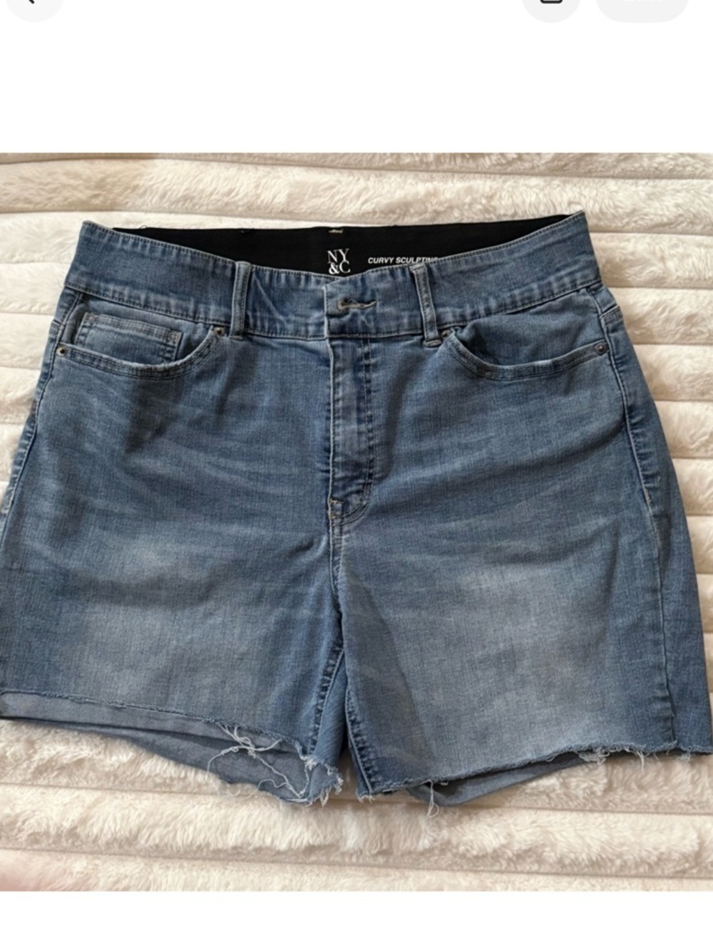 New York & Co Curvy Sculpting Shorts - Light Denim Size 14